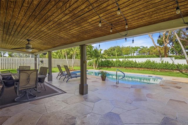 921 Monticello Ave, Davie, FL 33325