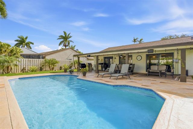 921 Monticello Ave, Davie, FL 33325