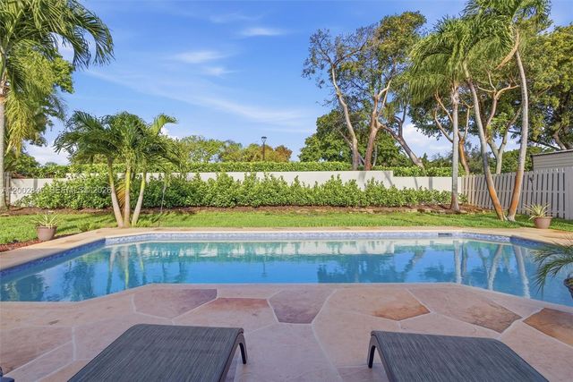 921 Monticello Ave, Davie, FL 33325