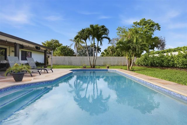 921 Monticello Ave, Davie, FL 33325