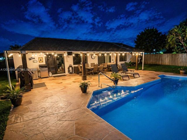 921 Monticello Ave, Davie, FL 33325