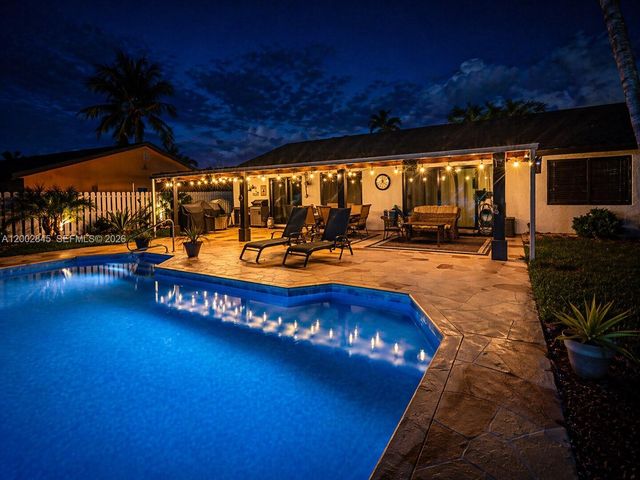 921 Monticello Ave, Davie, FL 33325