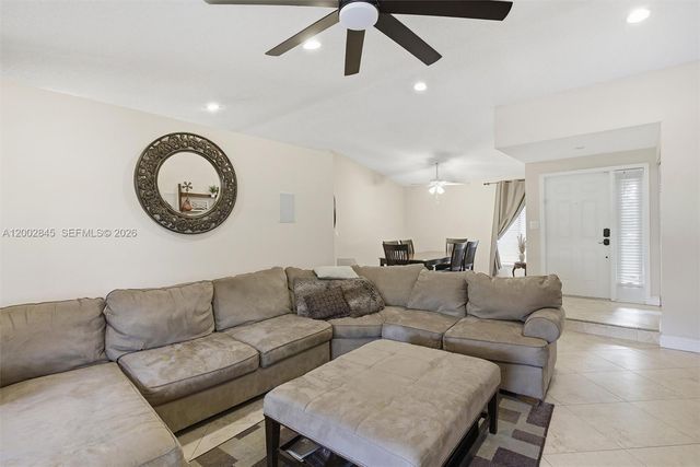 921 Monticello Ave, Davie, FL 33325