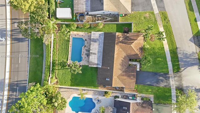 921 Monticello Ave, Davie, FL 33325