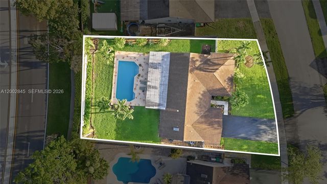 921 Monticello Ave, Davie, FL 33325