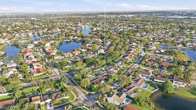 921 Monticello Ave, Davie, FL 33325