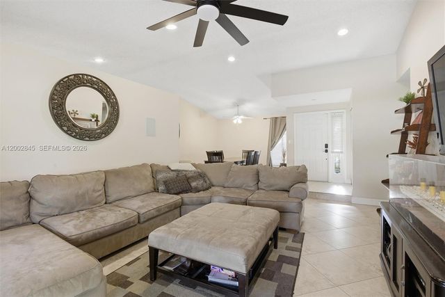 921 Monticello Ave, Davie, FL 33325