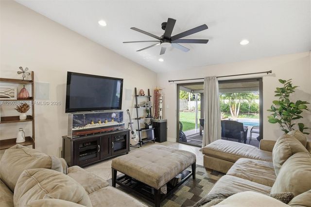 921 Monticello Ave, Davie, FL 33325