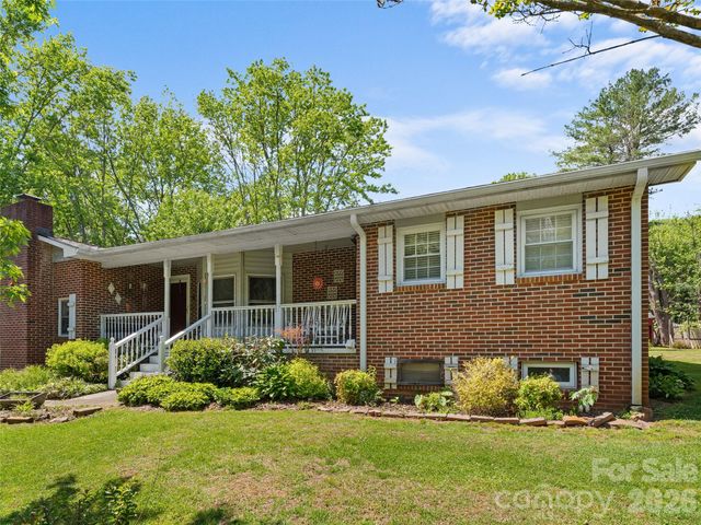 4 Forge Drive, Mills River, NC 28759