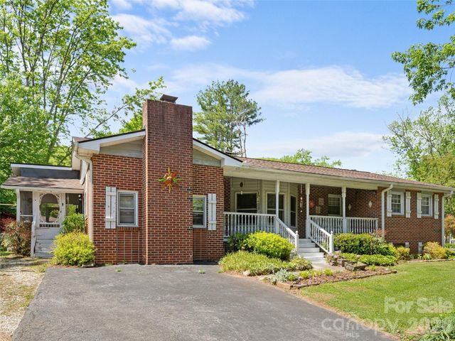 4 Forge Drive, Mills River, NC 28759