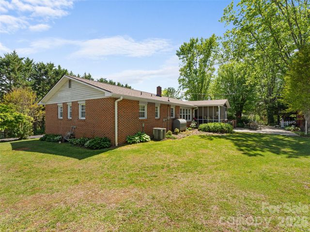 4 Forge Drive, Mills River, NC 28759