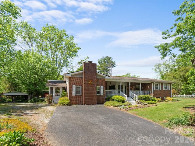 4 Forge Drive, Mills River, NC 28759