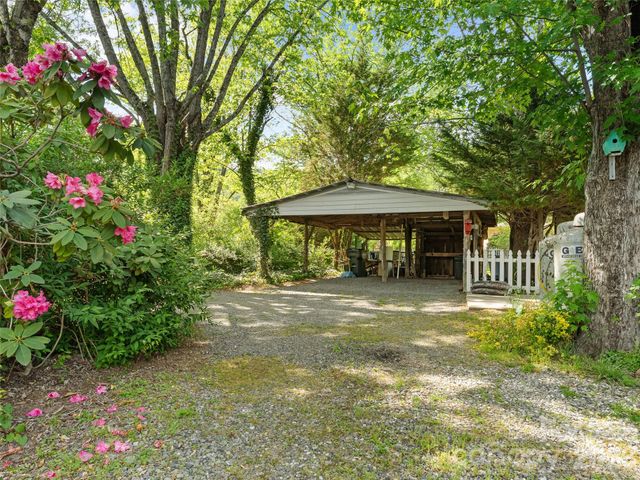 4 Forge Drive, Mills River, NC 28759