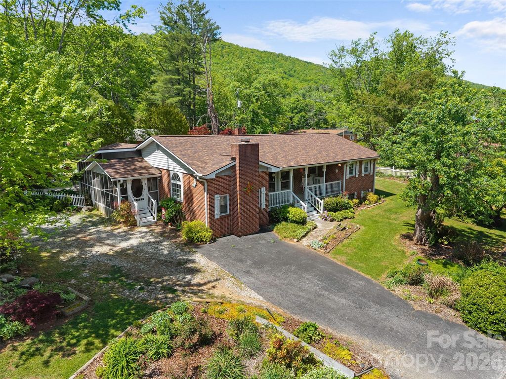 4 Forge Drive, Mills River, NC 28759