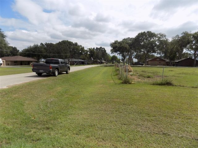 6626 Mildred Road, Needville, TX 77461