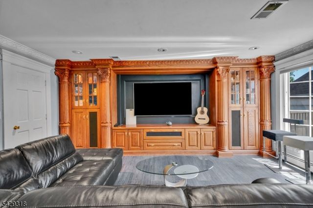 1008 Coolidge Rd, Elizabeth City, NJ 07208
