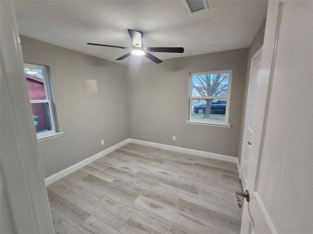 5717 Bowling Drive, Watauga, TX 76148