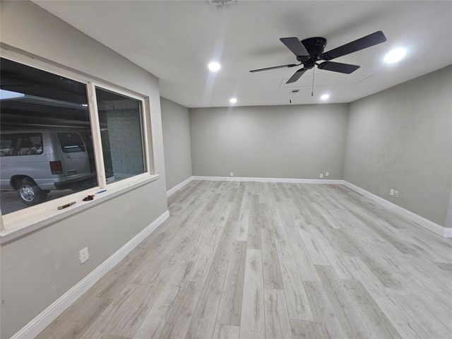 5717 Bowling Drive, Watauga, TX 76148