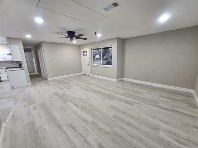 5717 Bowling Drive, Watauga, TX 76148