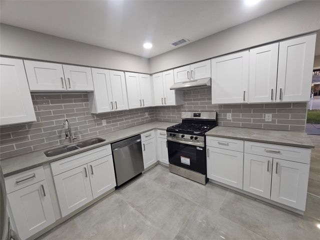 5717 Bowling Drive, Watauga, TX 76148