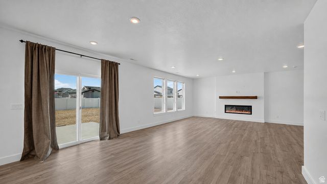 2391 W 2950 N, Farr West, UT 84404