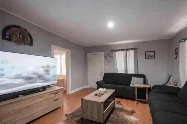 201 S Cleveland Street, Dayton, TX 77535