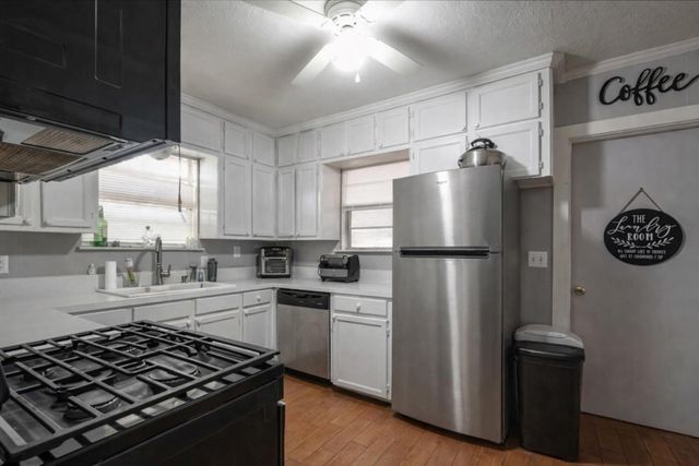 201 S Cleveland Street, Dayton, TX 77535