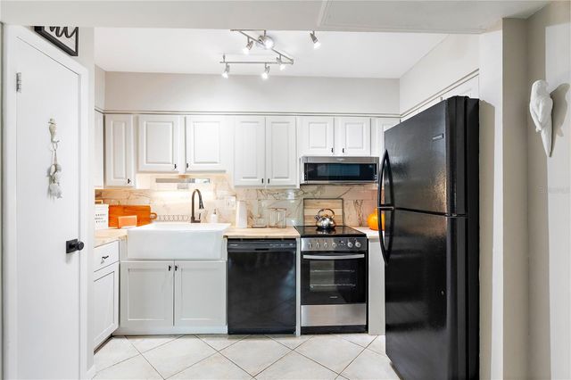 10365 PARADISE BOULEVARD 21, Treasure Island, FL 33706