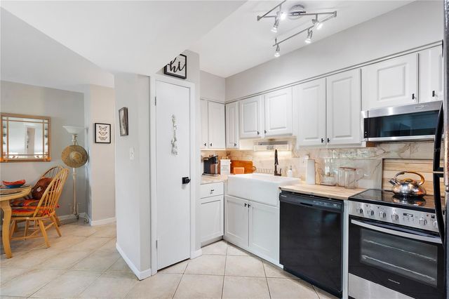 10365 PARADISE BOULEVARD 21, Treasure Island, FL 33706