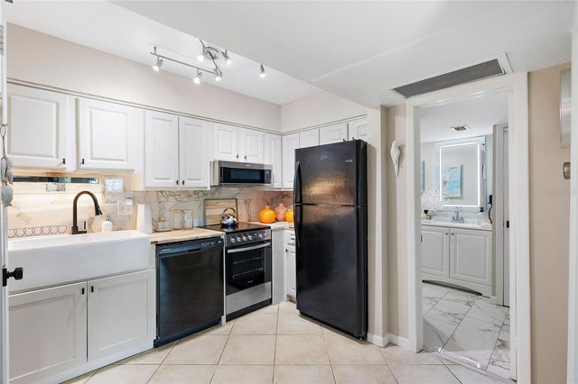 10365 PARADISE BOULEVARD 21, Treasure Island, FL 33706