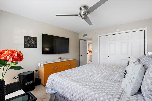 10365 PARADISE BOULEVARD 21, Treasure Island, FL 33706