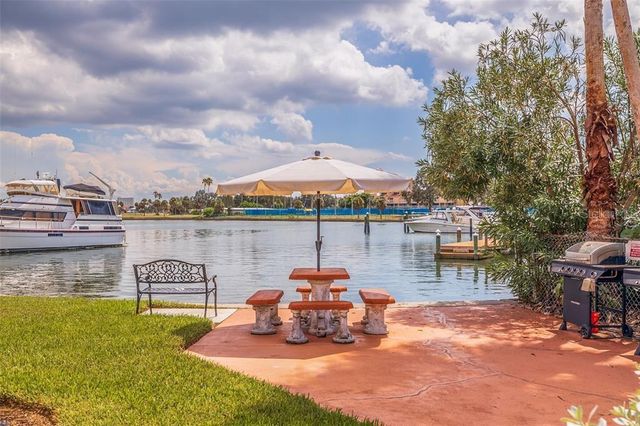 10365 PARADISE BOULEVARD 21, Treasure Island, FL 33706