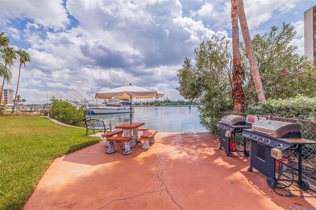 10365 PARADISE BOULEVARD 21, Treasure Island, FL 33706