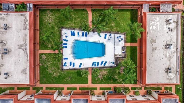 10365 PARADISE BOULEVARD 21, Treasure Island, FL 33706