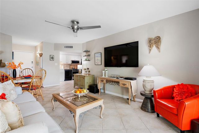 10365 PARADISE BOULEVARD 21, Treasure Island, FL 33706