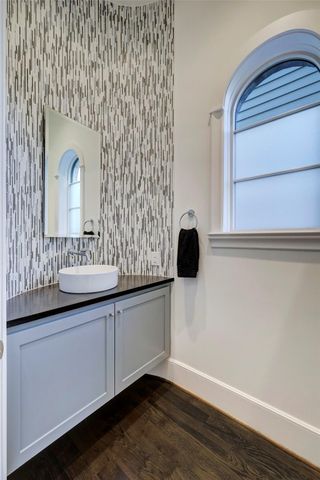 2501 Yupon Street, Houston, TX 77006