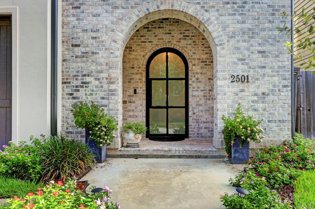 2501 Yupon Street, Houston, TX 77006
