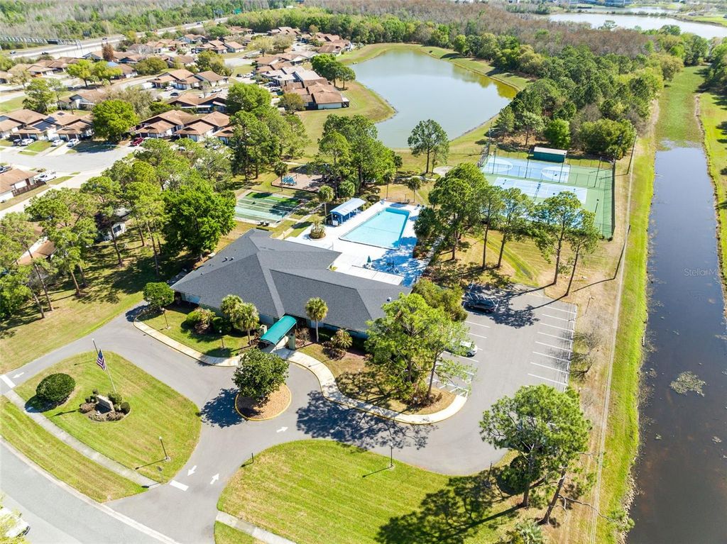 Image 15 of property listing at 10230 GENESEE LANE, Orlando, FL 32821