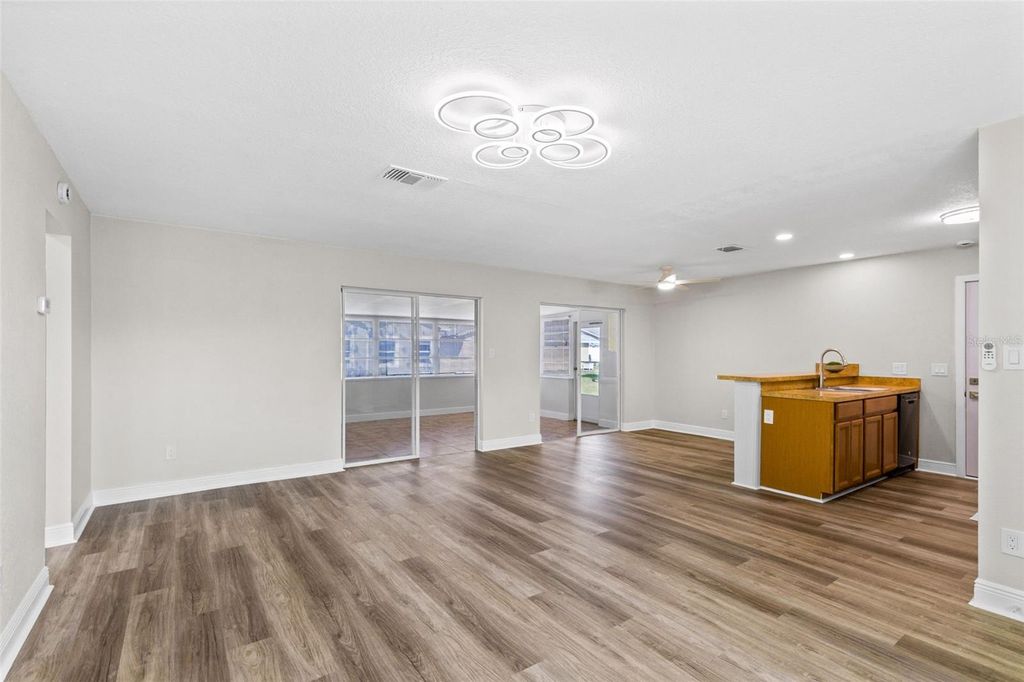 Image 18 of property listing at 10230 GENESEE LANE, Orlando, FL 32821