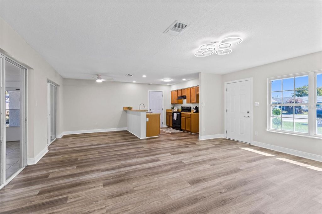 Image 19 of property listing at 10230 GENESEE LANE, Orlando, FL 32821