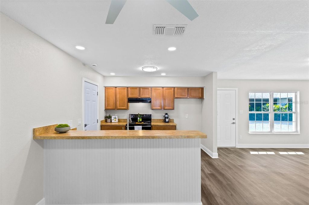 Image 23 of property listing at 10230 GENESEE LANE, Orlando, FL 32821