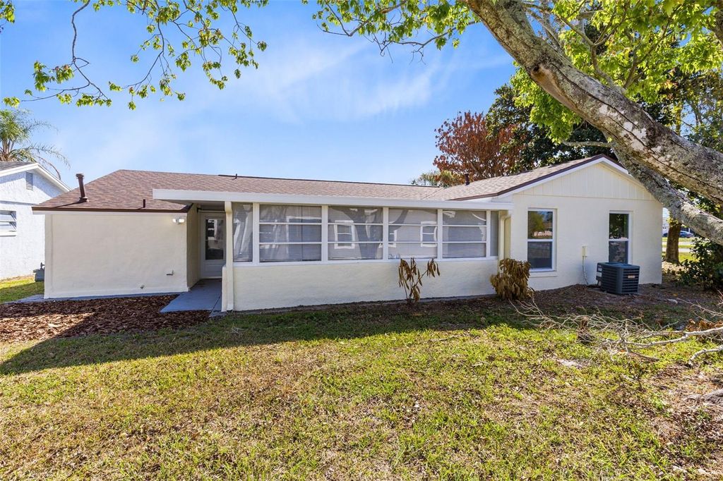 Image 27 of property listing at 10230 GENESEE LANE, Orlando, FL 32821