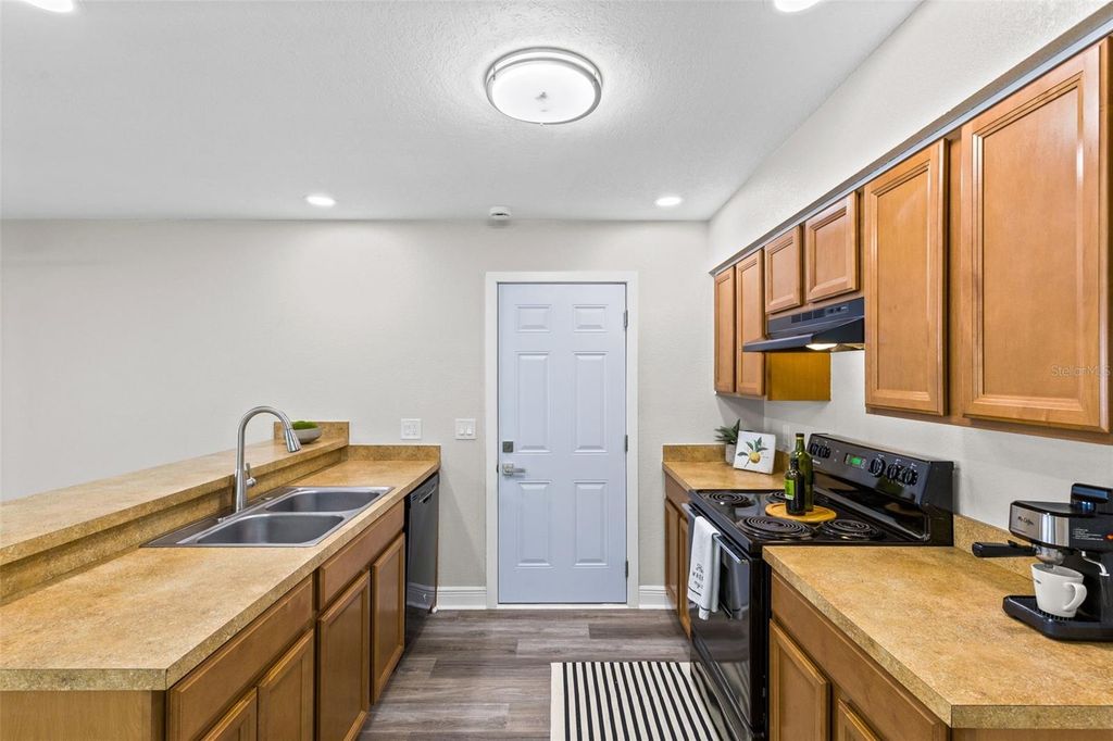 Image 4 of property listing at 10230 GENESEE LANE, Orlando, FL 32821