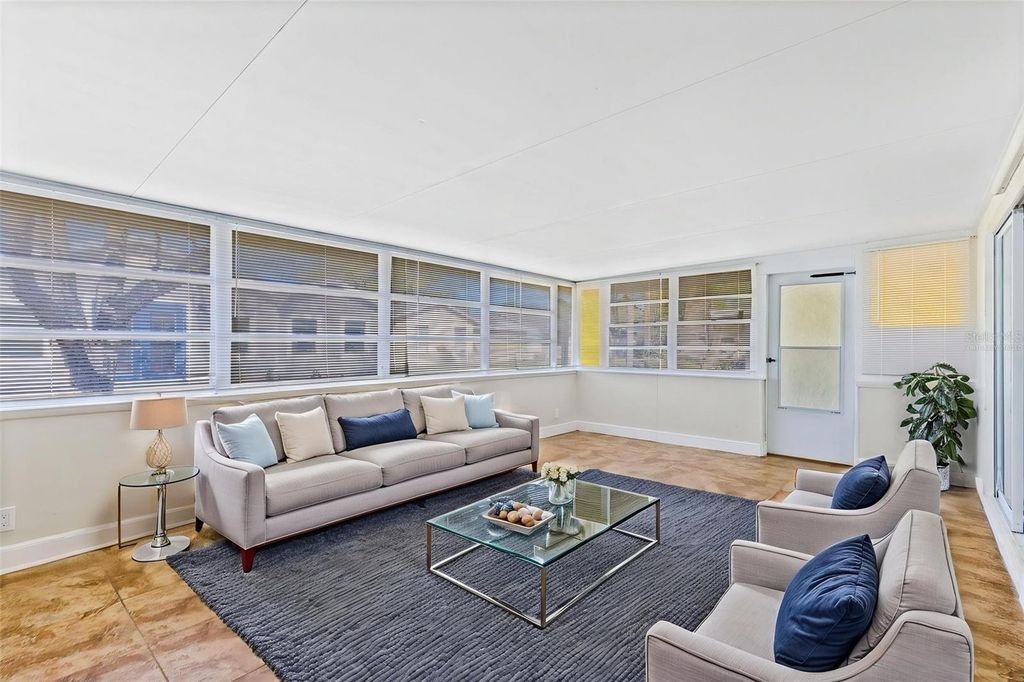 Image 9 of property listing at 10230 GENESEE LANE, Orlando, FL 32821