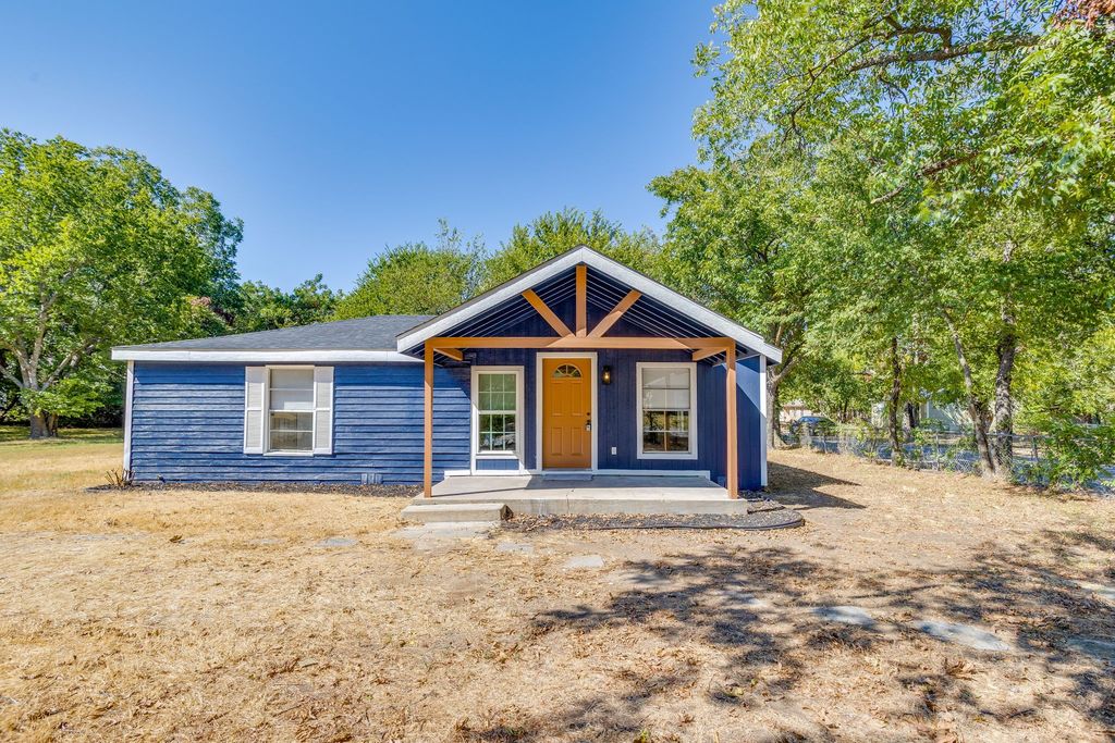 407 Ada Street, Cleburne, TX 76031 — exterior