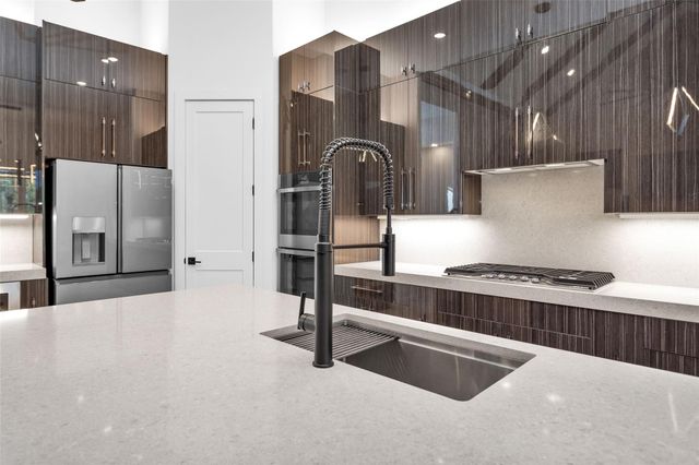 233 Blue Heron Drive, Montgomery, TX 77316