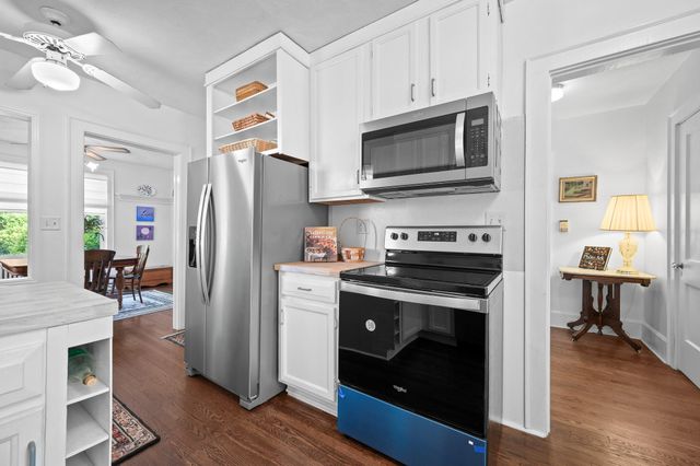1210 Oakwood ST, Bedford, VA 24523