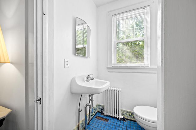 1210 Oakwood ST, Bedford, VA 24523