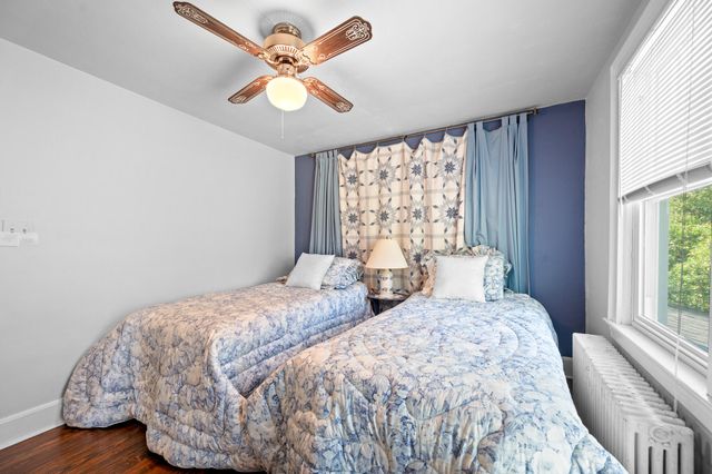 1210 Oakwood ST, Bedford, VA 24523