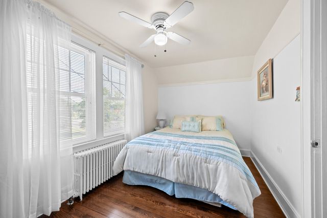 1210 Oakwood ST, Bedford, VA 24523